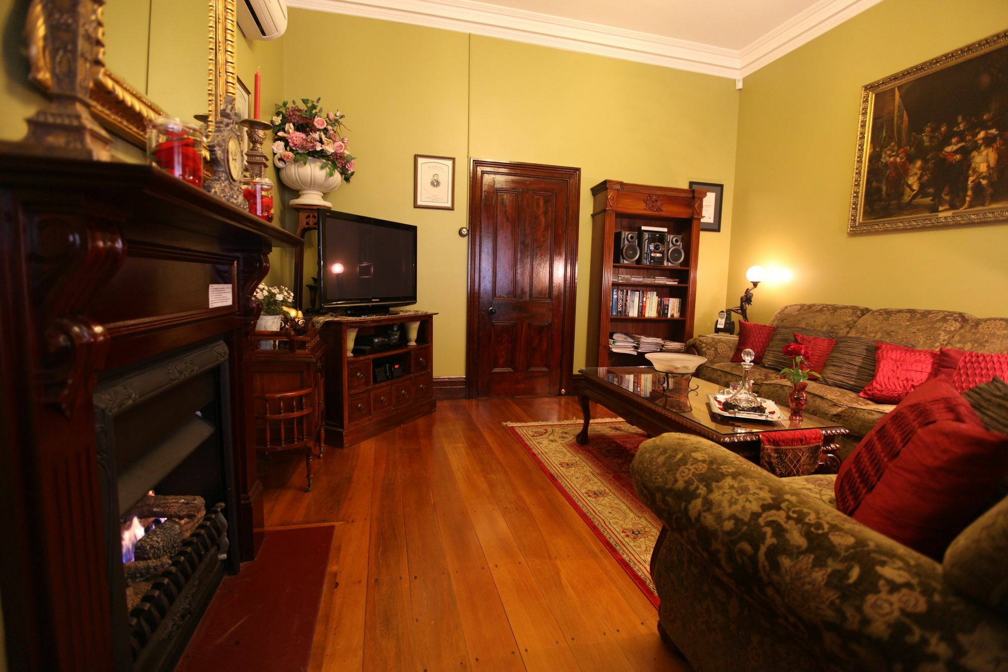 Strawberry Patch Hotel Леура Екстериор снимка